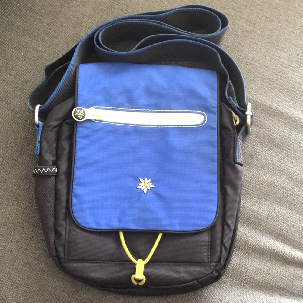 Sherpani water resistant purse